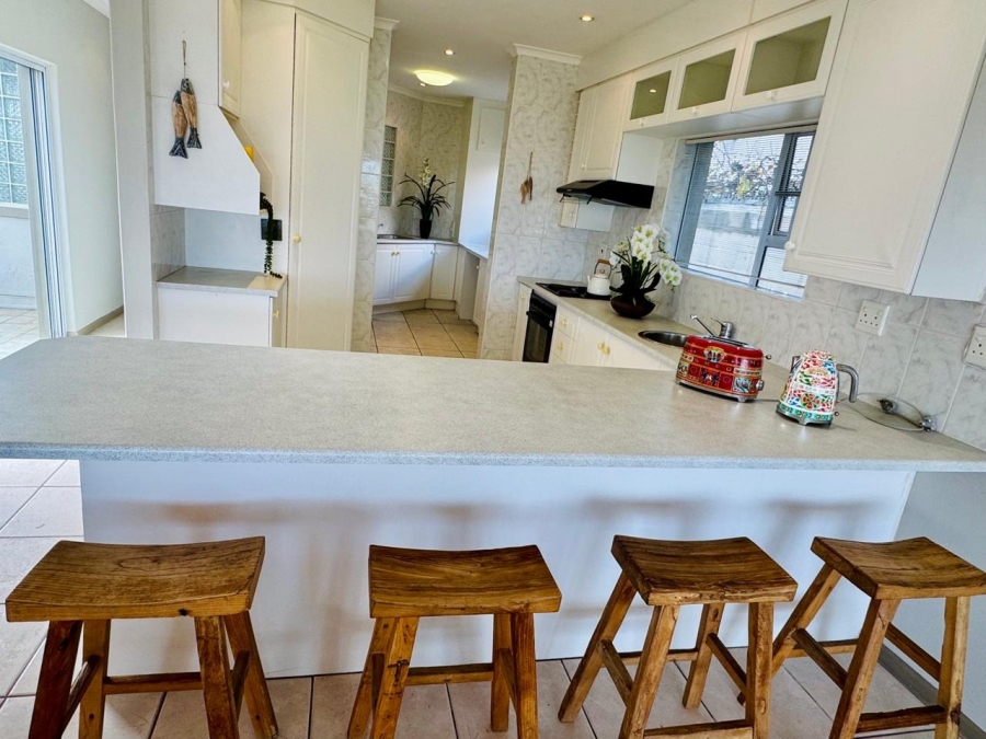 4 Bedroom Property for Sale in Middedorp Western Cape